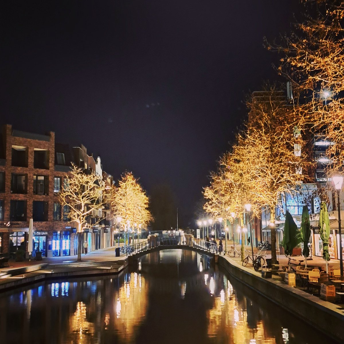 Alphen aan den Rijn by night
#alphenaandenrijn #aarkade #fridaynight #netherlands