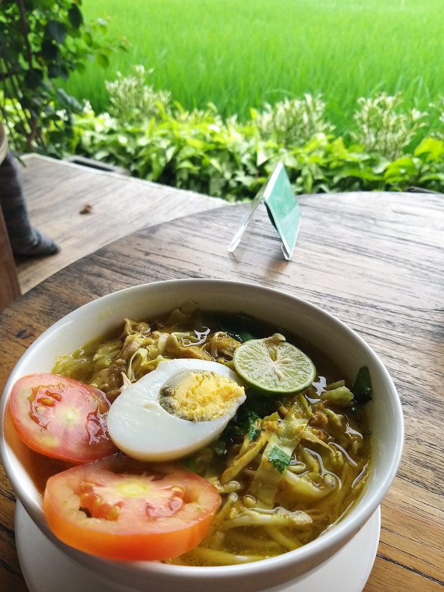 Ongcharles9's tweet photo. #padifield #localfood #streetfood #scenic #soto #balicafe #lunch #noodle #soup #bali #パディフィールド #ロコフード #ストリートフード #風景 #ソト #バリカタ #ランチ #麺 #スープ #バリ島 https://t.co/ehYi54TxWT