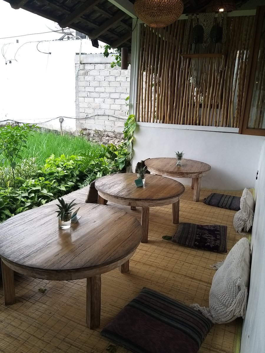 Ongcharles9's tweet photo. #padifield #localfood #streetfood #scenic #soto #balicafe #lunch #noodle #soup #bali #パディフィールド #ロコフード #ストリートフード #風景 #ソト #バリカタ #ランチ #麺 #スープ #バリ島 https://t.co/ehYi54TxWT