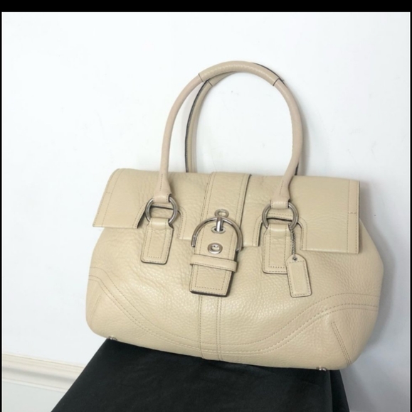 ihavlife1's tweet photo. So good I had to share! Check out all the items I'm loving on @Poshmarkapp #poshmark #fashion #style #shopmycloset #dior #coach #sterling: https://t.co/5gzUHrjNpz https://t.co/3jKI2CckUD
