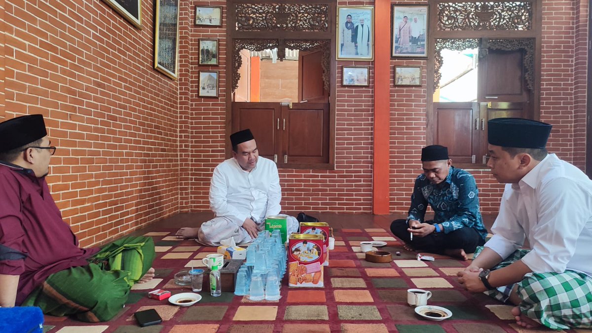 Silaturahmi bersama Bupati Blora <a href="/ariefrohman838/">Arief Wabup Blora</a> ke rumah Kiai @cholidien_qosiem ditemani Mas <a href="/budibo/">Jesús Aryaváchin Márquez</a>.12 dan @andiwinatta semoga berkah, aminn
