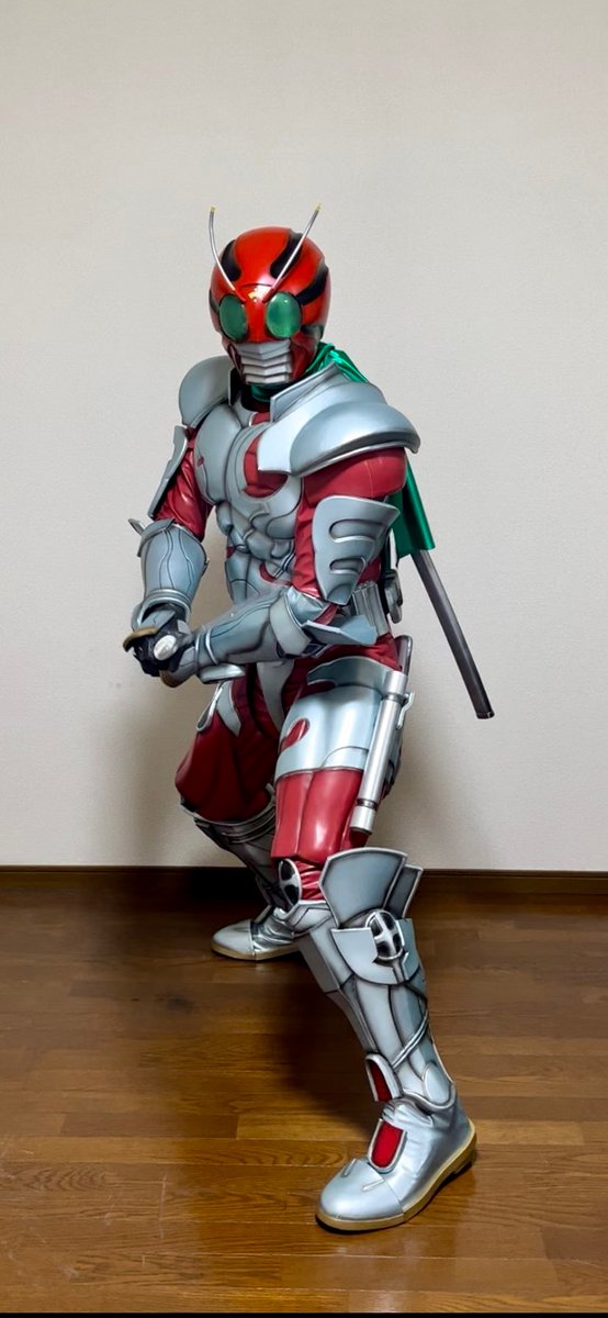 パーツ数・ディテールが多くて作るのもレザー貼るのも大変だったが