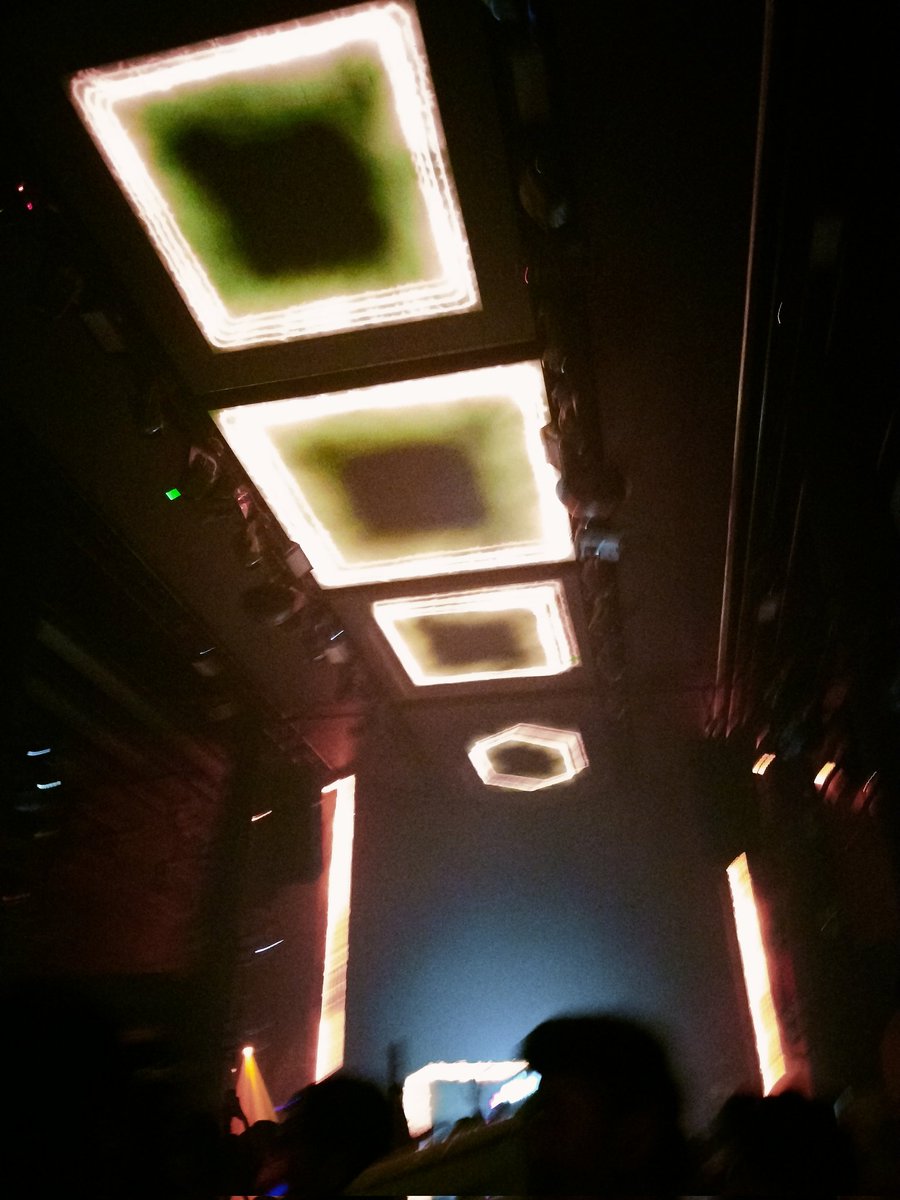 Piya87702818's tweet photo. ท่ามกลางผู้คนมากมาย เเต่ว่าฉันก็ยังเหงาใจ
ดนตรีก็ยังเล่นไป แต่ว่าฉันก็ยังคงเหงาใจ
เหมือนฉันนั้นไม่มีใคร เหมือนใช้ชีวิตลำพังบนโลกใบนี้
#ทำทำไมเพื่ออะไรและเพื่อใคร #HowCanI #HowDoI #moody https://t.co/4YFzxTKhqO