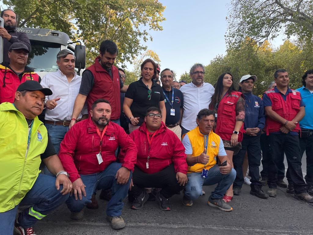 Camiones aljibes ya van camino al sur. Nos sumamos al llamado de la <a href="/AChMChile/">ACHM Asociación Chilena de Municipalidades</a> para crear una caravana con estos camiones en apoyo a la valiosa labor de bomberos y conaf. La solidaridad es esencial en este duro momento!  #incendiosforestales