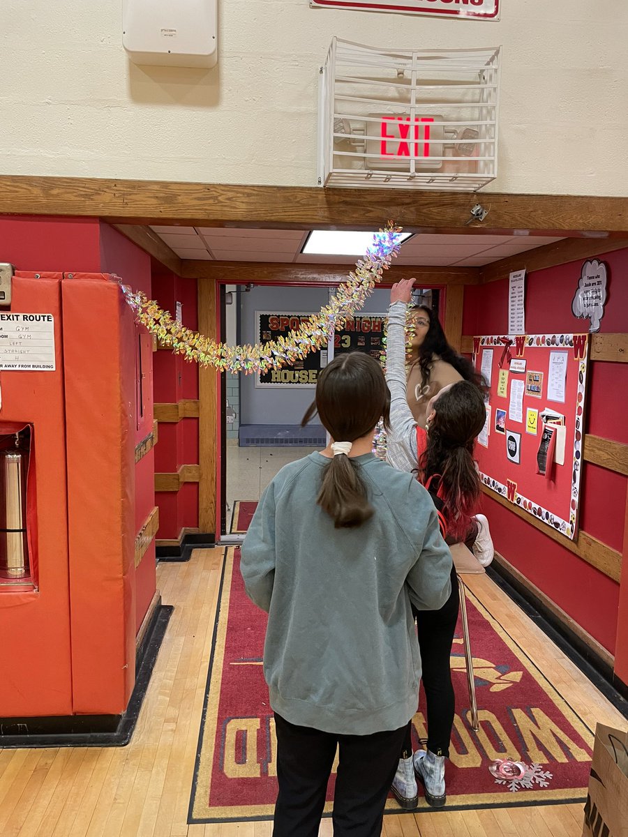 JanineKnopf1's tweet photo. @ms_woodland’s Winter Dance! ❄️ NJHS worked hard making snowflakes and turning the gym into a winter wonderland! https://t.co/UF80iEbBIJ