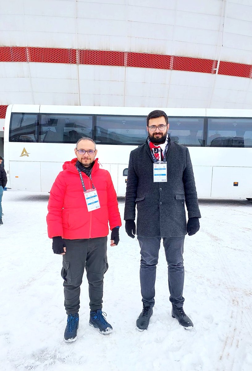 Gözlemci Avukat Uygulamamız kapsamında bugün Sivas 4 Eylül Stadyumu’nda oynanacak olan Sivasspor- Beşiktaş JK maçında kulübümüzü ve derneğimizi temsilen üyelerimiz Av. İrem Ongun Göbel ve Av.  Tolga Barış Boyraz görev yapacaktır. 

#BeşiktaşTümTaşlardanAğırdır