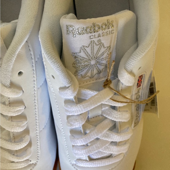kcoulter4's tweet photo. So good I had to share! Check out all the items I'm loving on @Poshmarkapp from @LenoraDorsey16 #poshmark #fashion #style #shopmycloset #reebok #michaelkors #zyia: https://t.co/ZK2zrAAf0z https://t.co/jaACMC4fdT
