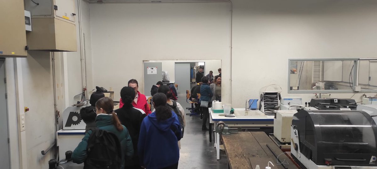 LaMarquisanne83's tweet photo. Portes ouvertes au #lyceerouviere pour  nos élèves motivés de la cordée de la réussite. Découverte des filières post-bac, l'occasion aussi de promouvoir l'égalité fille-garçon https://t.co/CQs7tBqq9g