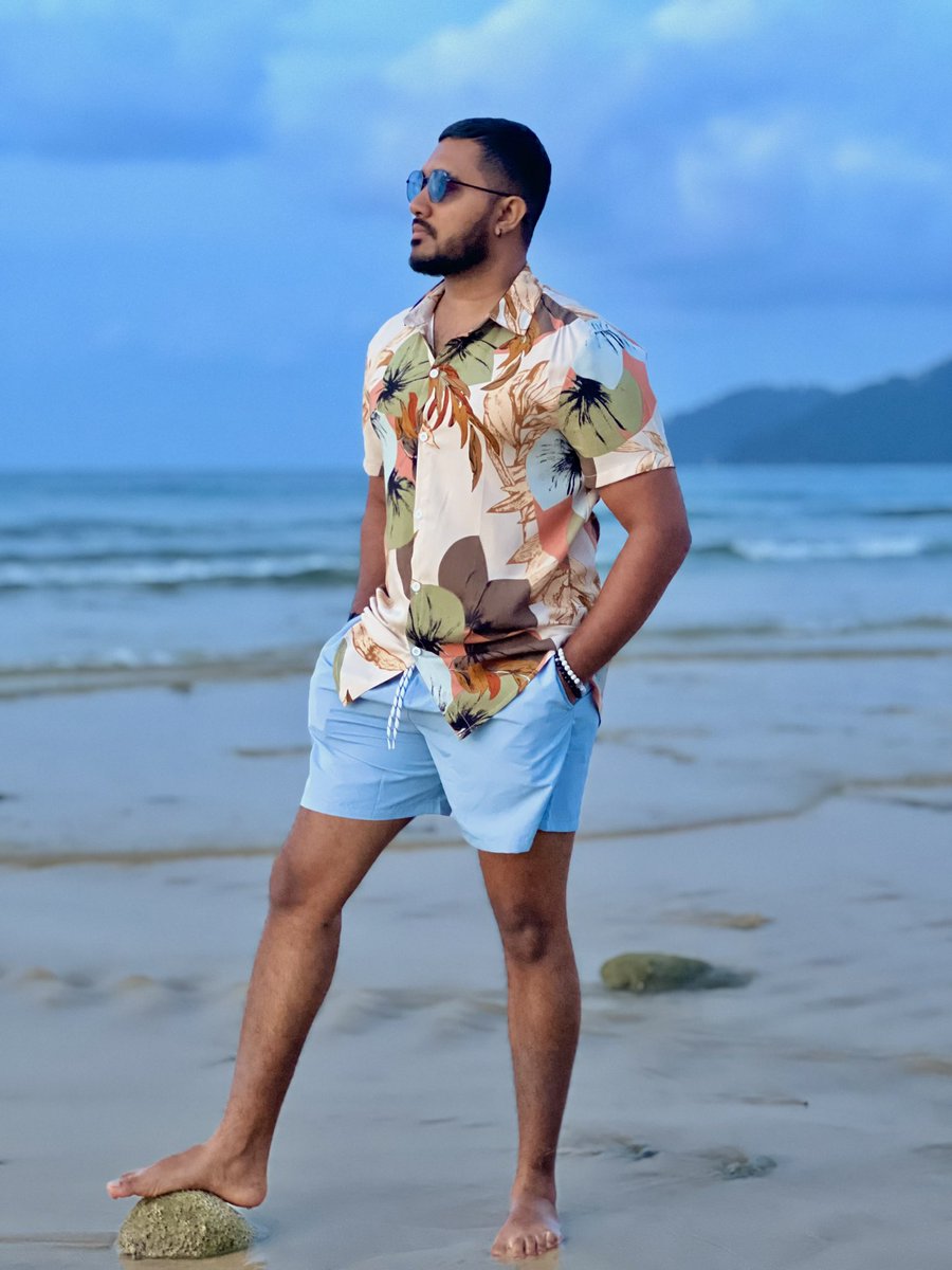 Bloody Beach 🏝️ 
.
.
.
#beach #vacay #beachvibes #menstyle #menfashion #rockstyle