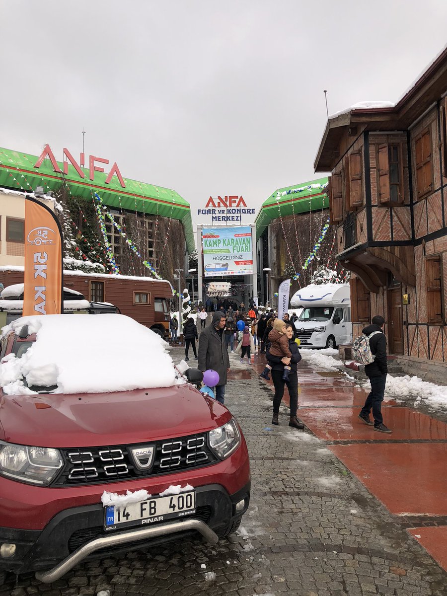 Ankara’da herkes fuarda. Buff ını takan kampçı olmuş, karavan almaya gelmiş. #karavanfuarı