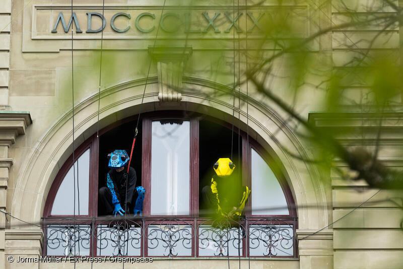 greenpeace_ch's tweet image. Jetzt nach Bern zum grossen #Regenwald #Spektakel von Greenpeace. 

Um 14 Uhr und um 16 Uhr tanzen die Aktivist:innen nochmals an der Fassade des #Progr. 

#Pensions4Future

greenpeace.ch/de/event/tanz-…