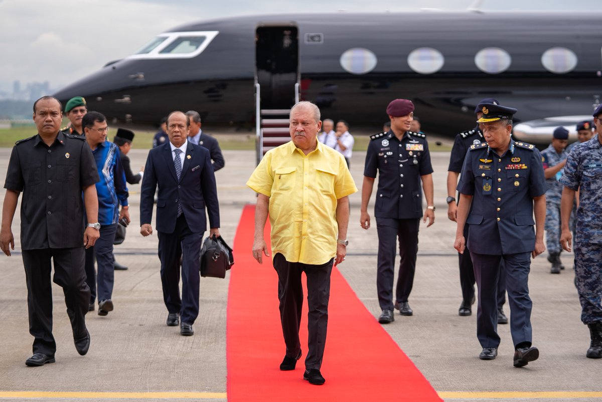 anwaribrahim's tweet photo. Menjunjung kasih atas kesudian DYMM Sultan Johor, Sultan Ibrahim Ibni Almarhum Sultan Iskandar berkunjung ke Seri Perdana hari ini.

#MalaysiaMADANI

Foto: Royal Press Office https://t.co/UCmMyA7ctN