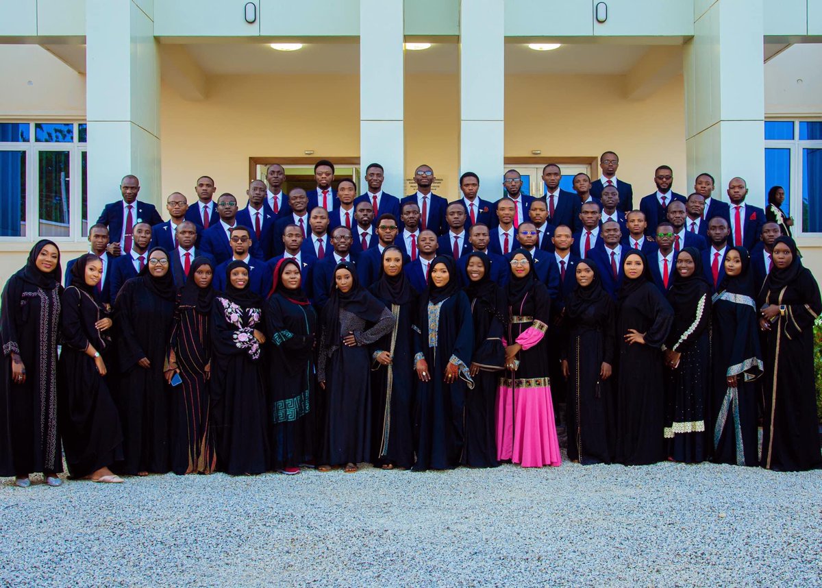 OvieNews's tweet photo. New Doctors from Usmanu Danfodiyo University Sokoto . The UDUS MBBS CLASS of 2021 with 15 females and 56 males . https://t.co/MIsL08UgrJ