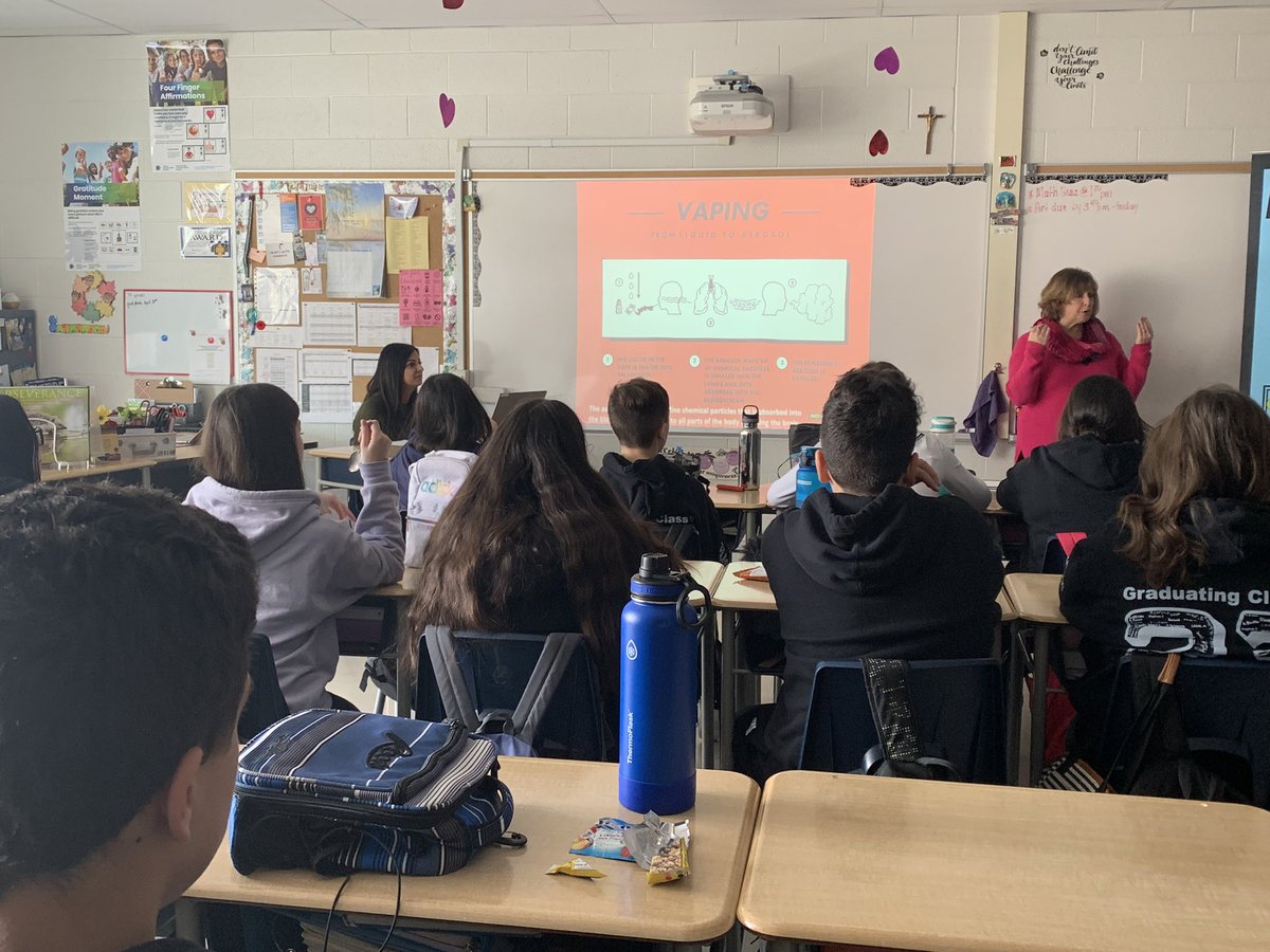 MsD_Fanone's tweet photo. Preparing our our students for world around them. Thank you to York Region Public Health for the informative and interactive presentation on the risks of Vaping. @YCDSB @st_smal @YorkRegionGovt https://t.co/bVmcFzFHgQ