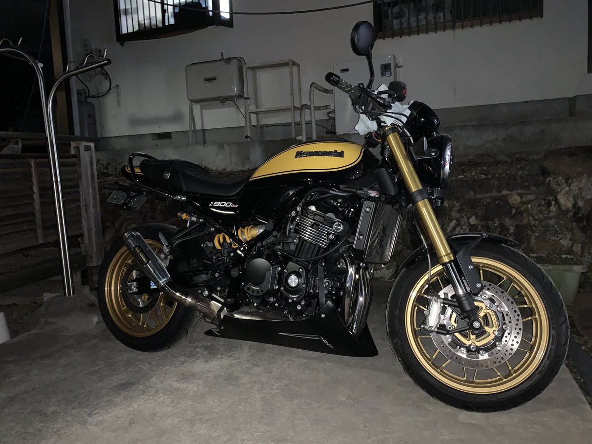 nob7_z900rs's tweet photo. とりあえず完成！
疲れたけどこんなに息子と共同作業したの久しぶりだから楽しかった😊
しかし純正の弁当箱と、専用とは名ばかりのクソみたいなステーに苦しめられたわ😭
どんだけ過去したんだろ😅
#z900rs
#アンダーカウル
#VERTIA https://t.co/5cRyzOk9mf