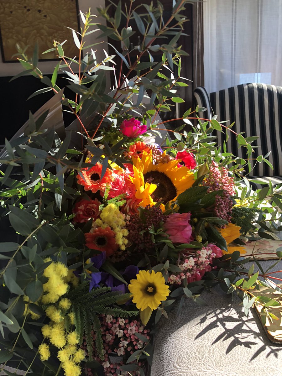 ME HAN REGALADO FLORES POR MI CUMPLEAÑOS no necesito nada más
<a href="/caarlotarp/">Carlooo</a> eres increíble lotis 💗💗