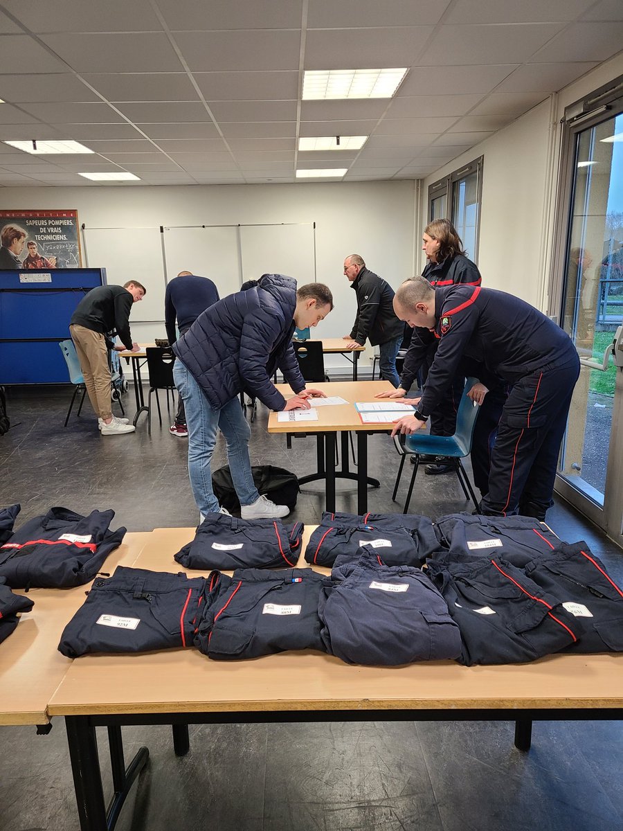 Sdis76's tweet photo. 👩🚒👨🚒 Aujourd'hui, 85 sapeurs-pompiers volontaires ont effectué leur journée d'accueil et de recrutement.
↪️ A #Fécamp, #Neufchatel et #Elbeuf, ils ont enchaîné les épreuves pour rejoindre les effectifs du #Sdis76 au service de la population.
Bienvenue à tous ! https://t.co/ALMC2KQ4PV