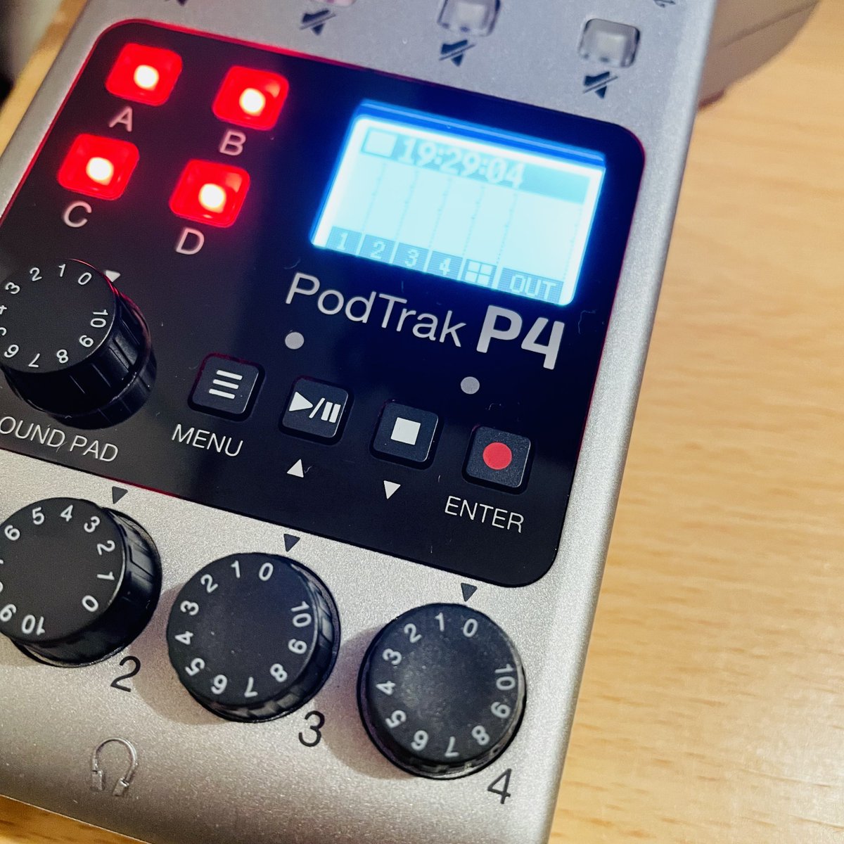 ZOOM G2four 高品質マルチエフェクターです。 | tubosoliveira.com.br
