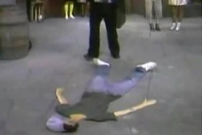 EDWIN_ERAM's tweet photo. @lamolechida Déjalo como Sr Barriga vs Don Ramón https://t.co/twb6gxh8wG