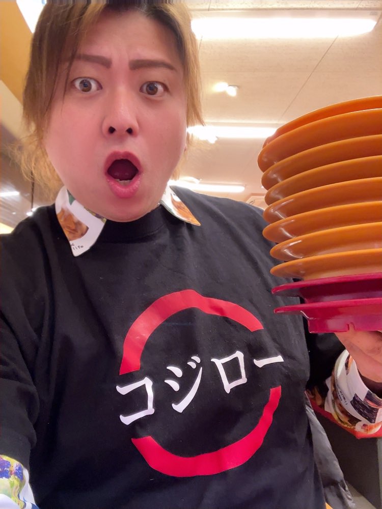 watarun1022's tweet photo. 10皿しか食べれなかったヘタレぽっちゃり野郎はこちらです
#俺が来るまでよく耐えた後は任せろ
#スシローを救いたい
#ポジティブはスシローを救う
#スシローに行こう
＠akindosushiroco https://t.co/M5YSEgYiwV