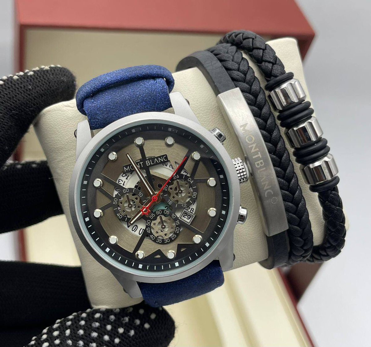 quatchstore's tweet photo. Montblanc
Watch and bracelet
Price: β¦13,000
Nationwide Delivery π
Place your order
#wristwatch #malewatch #Valentinegift #Quatchstores #watches #Nigeria https://t.co/FtMSv1jI6y