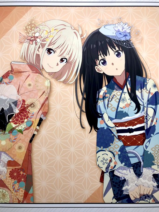 買い終わったあと二人で写ってるやつが好きすぎてガン見してたら女性店員さんに笑われた いや、見ちゃうやろ かわいいもん 