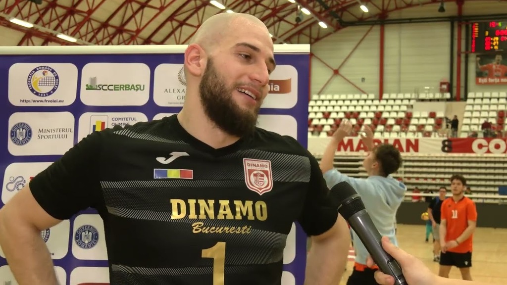FRVolei_ro's tweet photo. https://t.co/LW5VXgUUFE Bela Bartha, jucătorul care activează pe postul de centru în naționala României și la formația Dinamo, a oferit câteva declarații după meciul câștigat de echipa lui, cu scorul de 3-2, în fața campioanei, Arcada Galați. Aceasta a fost prima partidă care a… https://t.co/pWWsmvzmIM