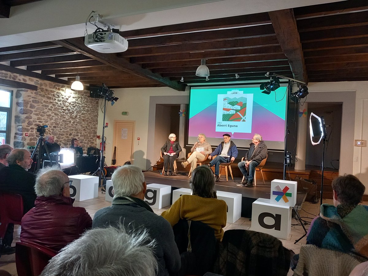 MelVerdierSF's tweet photo. Transmission historique du mouvement abertzale des années 60 à aujourd'hui ce matin à #itsasu @bagira_eus https://t.co/tbMlv4MO8y