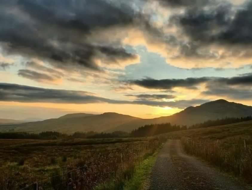 the_hillscoffee's tweet photo. Bluestack Mountains/Na Cruacha Gorma.
A major mountain range in the south of Donegal, said to provide a barrier between the south and the north of the county. #bluestack #thehillscoffee
📸: By the talented @JosieLogue https://t.co/aXMkjExGdq