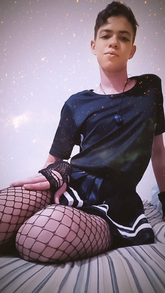 Leozinho9128's tweet photo. Vou voltar a postar ☺😁 #femboyfriday #Femboy #Femboybrazil #Twitter #FYP . https://t.co/aqG4lEbSJh