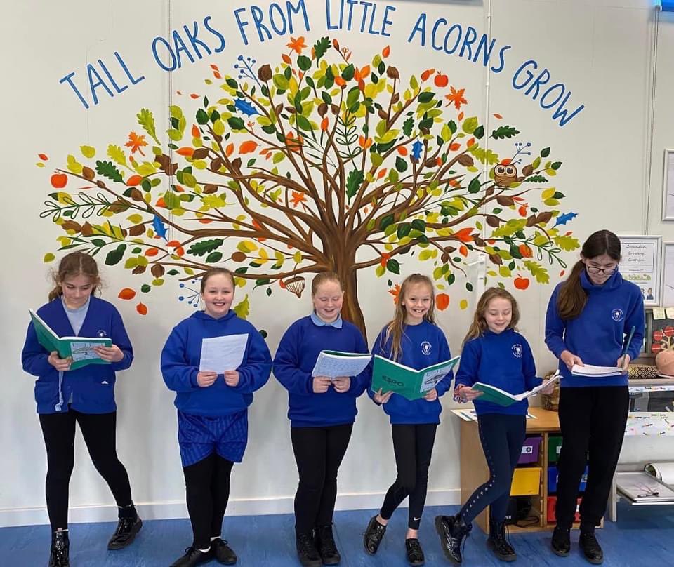 SKprimary's tweet photo. On Friday morning Tall Oaks shared their half terms work on the digestive system and teeth! They shared their posters and even a poem/rap they’d written 🦷🪥😁 Thank you Tall Oaks https://t.co/8fludAahtu