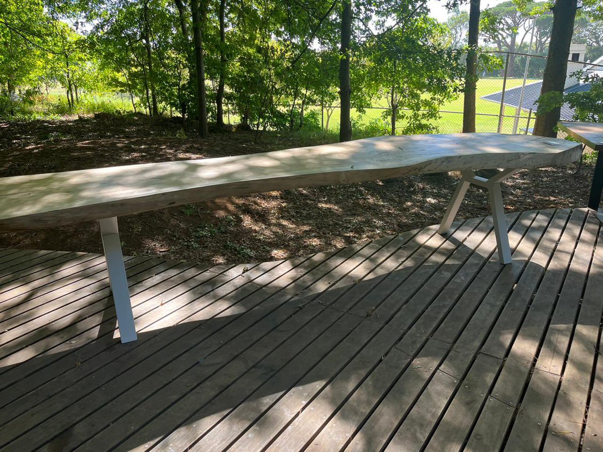 ConeyTimbers's tweet image. Live edge just made! 3m dining room table - only one in the world! #liveedgetable