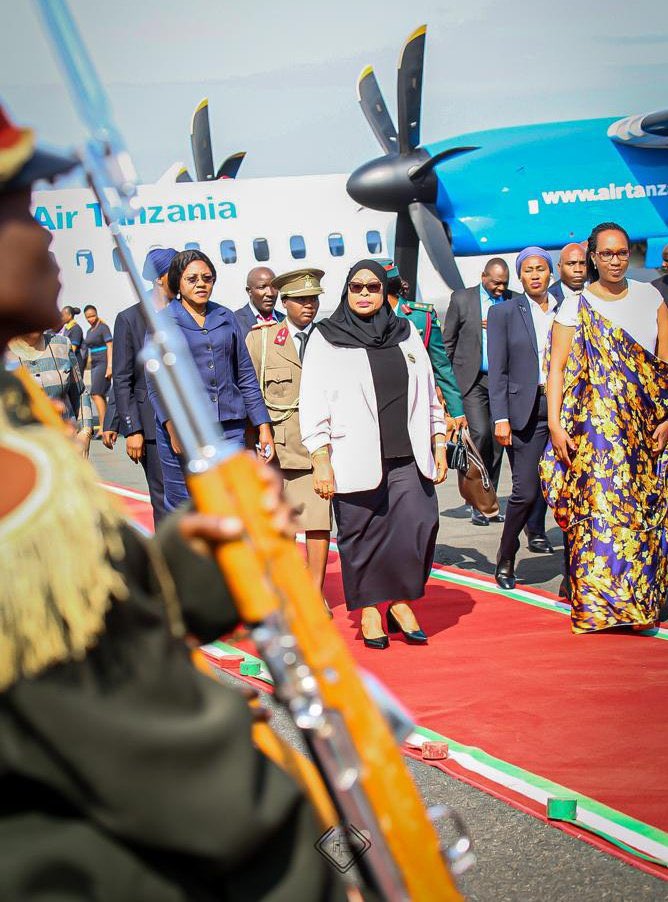 mikekarangwa's tweet image. President of Tanzania has touched down in Bujumbura for the historic meeting with East African leaders to tackle regional peace, especially in the Democratic Republic of Congo. Let&apos;s hope for a successful outcome. 

#EastAfricanUnity #PeaceInDRC