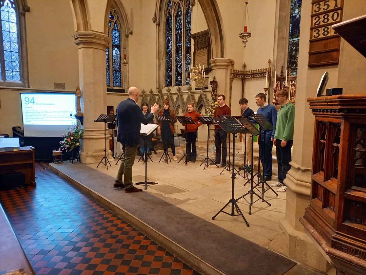 And we're back! Ed Tambling, Mark Williams and the early shift of singers are kicking off part 2 of #Byrdathon @marymagsoxford