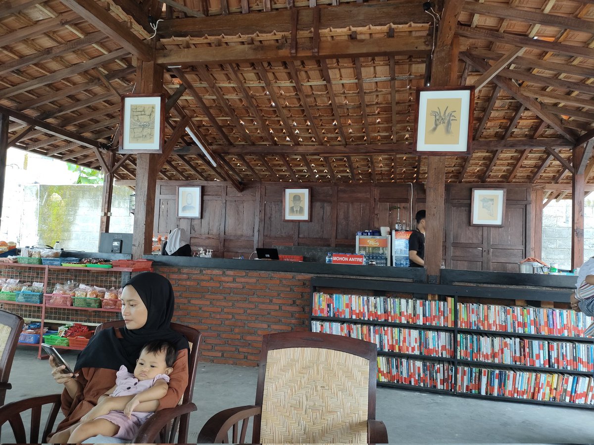 edi_akhiles's tweet image. Adalah sebuah pameran lukisan citigig di basabasi sorowajan