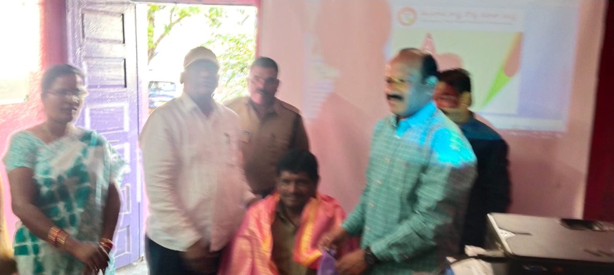 DMKMRTSRTC's tweet image. #TravelwithTSRTC
Today organized training to phb drivers on Courtesy,Road Safety n Accident free@Kamareddy