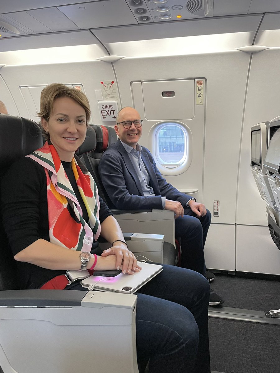 energyinsider's tweet image. Great to catch up on the plane with Greece’s Energy and Mineral Resources Secretary General Alexandra Sdoukou, who represented Greece in the Southern Gas Corridor ministerial meeting in Baku, and discuss the expansion of the #SGC, @tap_pipeline and the development of #renewables.