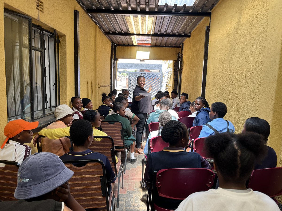 BukhoBami's tweet photo. @ThatoB taking the youngsters through practical exercises on voice over artistry: intonation, voice direction and everything in between. https://t.co/ZdSIruJDAW
