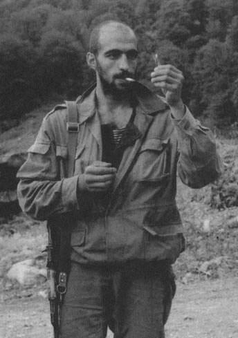 ArtsakhR's tweet photo. David Sarapyan né ce jour. Il est l'un des premiers au front en Artsakh. Printemps 90, rejoint l'armée de l'indépendance de Leonid Azgaldyan, puis - le détachement Metsn Tigran. Participe à la défense des villages de Buzlukh, Manashid, Garachinar, Sarisu,de la région de Shahumyan https://t.co/NdojIj3wnT