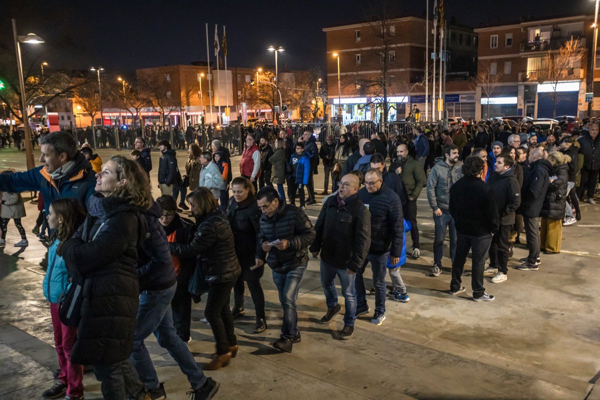 Liga Plenitude (@asobal) on Twitter photo ¡𝐃𝐈𝐌𝐄 𝐐𝐔𝐄 𝐍𝐎 𝐄𝐒𝐓𝐎𝐘 𝐒𝐎Ñ𝐀𝐍𝐃𝐎!😳
4️⃣5️⃣0️⃣0️⃣ aficionados abarrotaron el Palau d’Esports de Granollers en #ElGranDerbi de la #LigaPlenitudeASOBAL 🙌🏽
¡Una 𝐧𝐨𝐜𝐡𝐞 𝐦𝐞𝐦𝐨𝐫𝐚𝐛𝐥𝐞 para <a href="/BMGranollers/">BM Granollers</a> y para el balonmano <a href="/ASOBAL/">Liga Plenitude</a>!💙
¡GRACIAS a todos!🥹🫶🏼 ¡𝐃𝐈𝐌𝐄 𝐐𝐔𝐄 𝐍𝐎 𝐄𝐒𝐓𝐎𝐘 𝐒𝐎Ñ𝐀𝐍𝐃𝐎!😳
4️⃣5️⃣0️⃣0️⃣ aficionados abarrotaron el Palau d’Esports de Granollers en #ElGranDerbi de la #LigaPlenitudeASOBAL 🙌🏽
¡Una 𝐧𝐨𝐜𝐡𝐞 𝐦𝐞𝐦𝐨𝐫𝐚𝐛𝐥𝐞 para <a href="/BMGranollers/">BM Granollers</a> y para el balonmano <a href="/ASOBAL/">Liga Plenitude</a>!💙
¡GRACIAS a todos!🥹🫶🏼