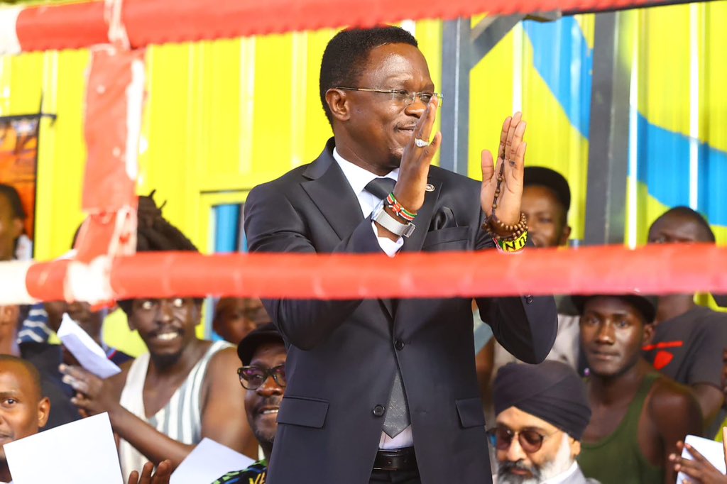 BrianMPeter's tweet photo. Good afternoon my Super CS Hon.  @AbabuNamwamba, with you, we know that the youngest generation and the sports in country are well represented. God bless you always Waziri. Check your inbox 📥 https://t.co/NZdcWgV3Wr