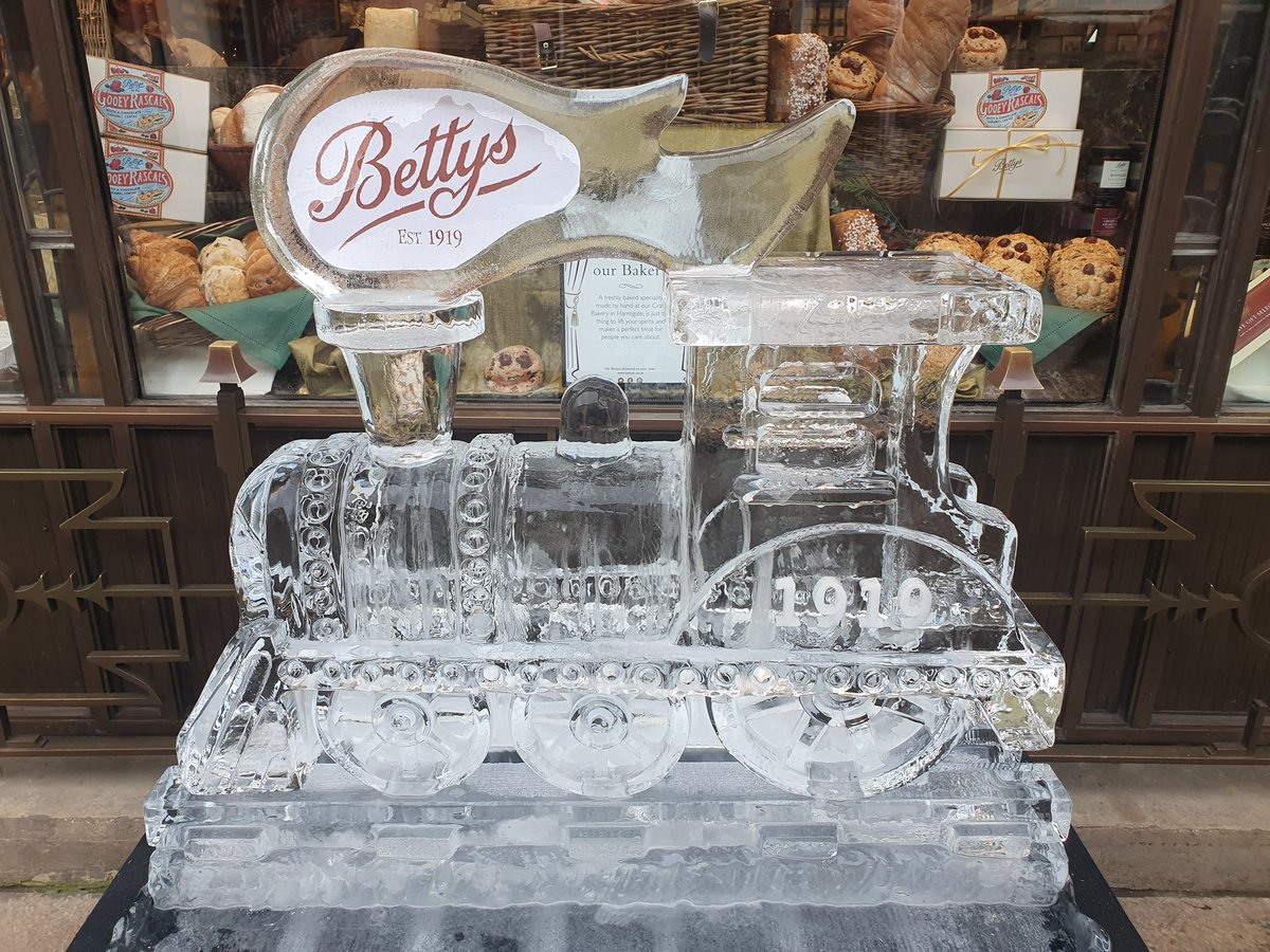 Greetings #ArtTrail fans! We're in York for the annual York Ice Trail which runs all weekend! <a href="/VisitYork/">✨ Visit York ✨</a>

But first, a spot of breakfast at the iconic <a href="/Bettys/">Betty Smith</a>

arttrailproject.org/trail/york-ice…
