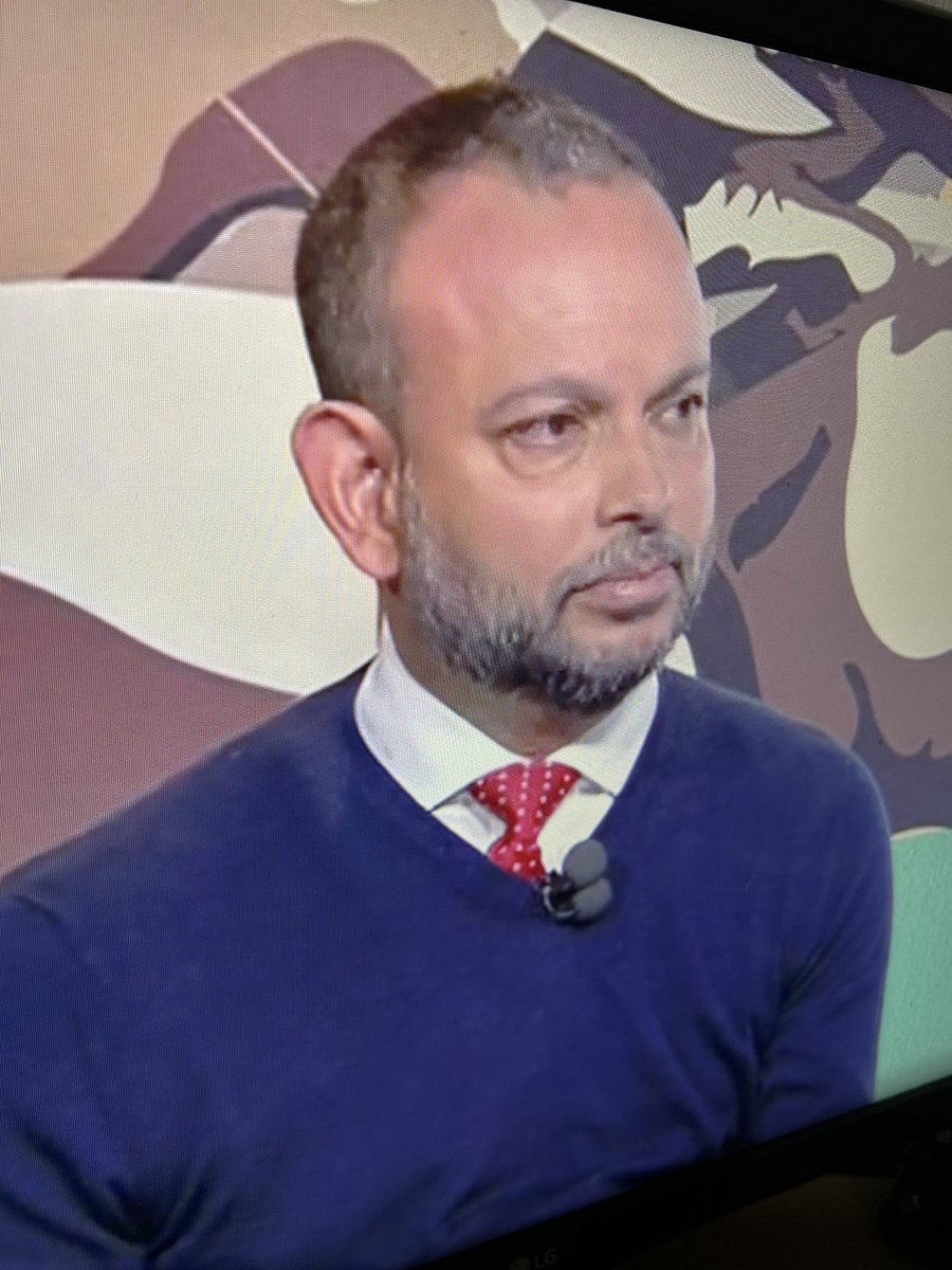 Whatever your views on the racing today, we think we must all be in agreement in how great that Windsor Knot is on @RishiPersad1 ‘s tie. #theopeningshow #itvracing @itvracing