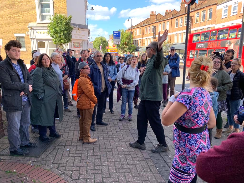 summerstown182's tweet image. The first #BloomingTooting Walk of the year is on Sat 18 March &amp;amp; its an absolute monster as we follow the footsteps of #DaffodilKing Peter Barr through the #FieldsOfGold featuring #StreathamCemetery #Fishponds #Springfield #AboyneEstate BOOK HERE! eventbrite.co.uk/e/peter-barrs-…