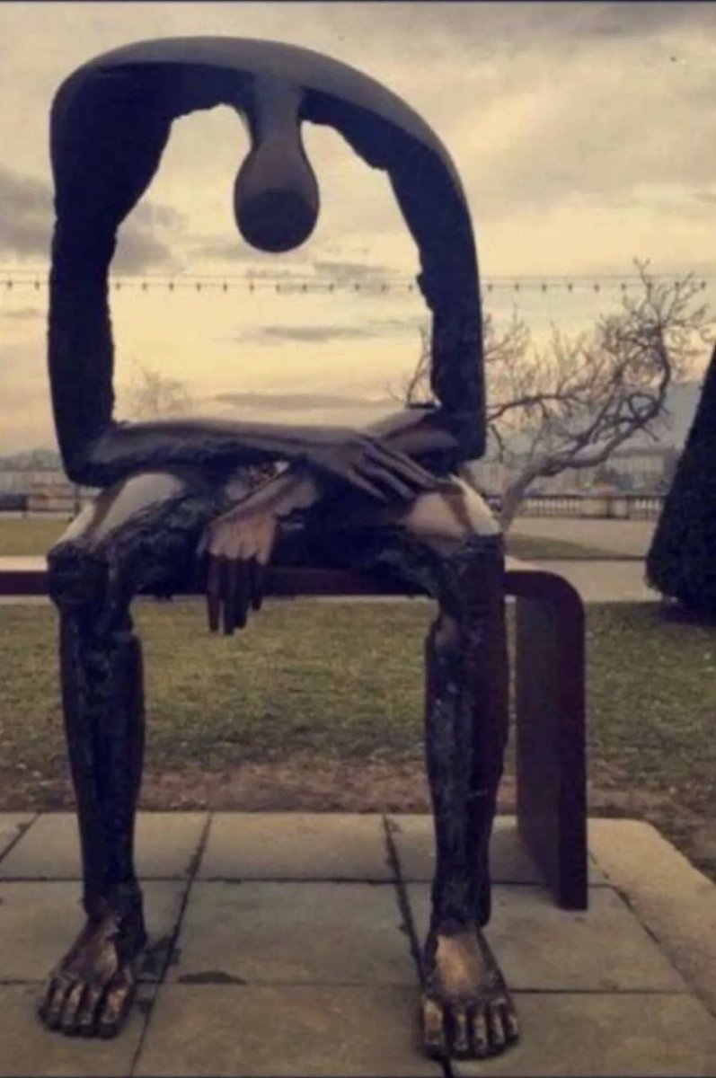 _MoSoj's tweet image. -كُنت أُحاوِل من أجلِك.
-أنَا الذِي حتّى لا يُحاِول من أجلِ نفسِه!