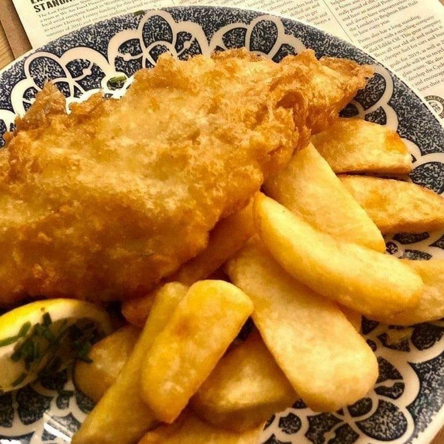 Loveproto's tweet photo. Take a look 👀 at our amazing Blackboard #Special at The Fish Factory, #Worthing.
*#Lunch Special* £9.95 - Cod & Chips, Mushy peas, Tea or Coffee.
Available today from 12pm.
#saturdaywin #bestdealsintown #fishandchips https://t.co/HTvC5P8dzb