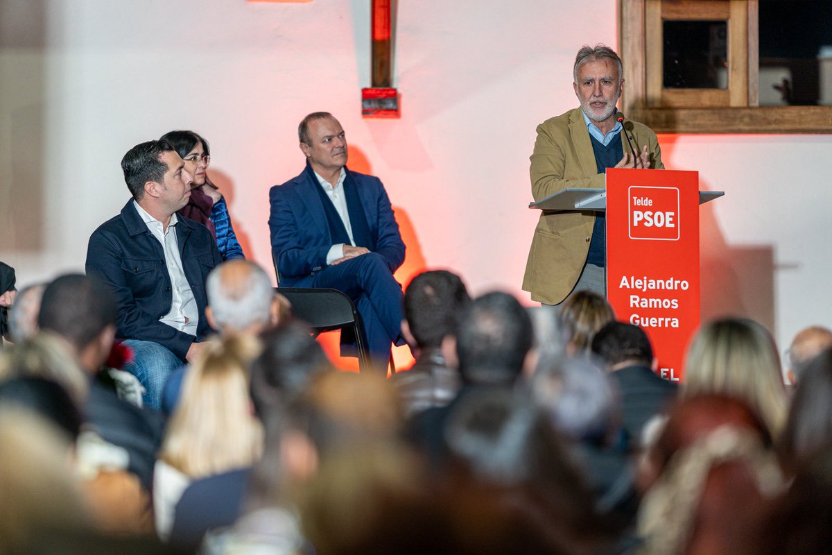 PSOECanarias's tweet photo. 🌹 Presentación de @AlejandroRamosg como candidato a la Alcaldía de #Telde. 

👉 Con la presencia de nuestro secretario general y presidente de #Canarias @avtorresp 

#EsElMomento 
#CanariasEnBuenasManos https://t.co/nJHsnpwEOe