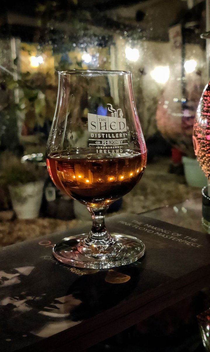 Chilling on a Friday night of a long weekend 

#whiskey #irishwhiskey #singlepotstill #weekendvibes #longweekend