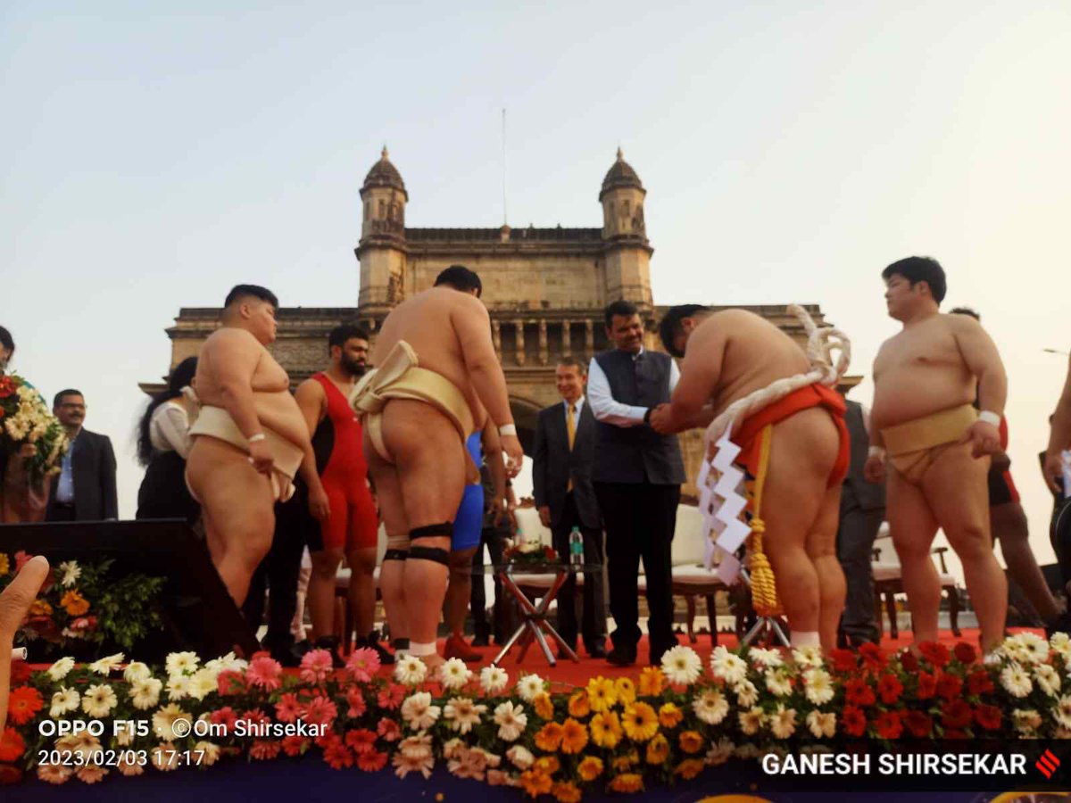 ExpressImages's tweet photo. #InPics | Sumo wrestlers at Gateway of India during Indo- Japan MOU signing program on Friday. #ExpressPhoto by 📸 Ganesh Shirsekar https://t.co/hGikFPOUxG
