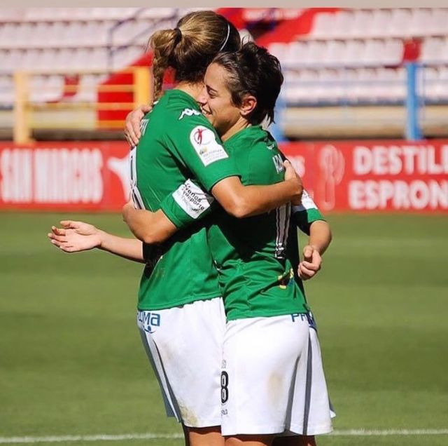 SpheraSports's tweet image. 🗣 "Al fútbol le debo mucho por darme una amiga para toda la vida"

🗣 "Fue como una hermana mayor para mí"

🗣 "El fútbol me dio la oportunidad de pasar mis mejores años cerquita suya"

🗣  "Nunca le agradeceré lo suficiente todo lo que hizo por mí"